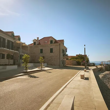 Lucica Tatil Evi Sutivan