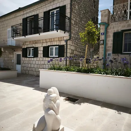 Lucica Tatil Evi Sutivan