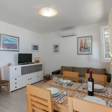 Lucica Tatil Evi *